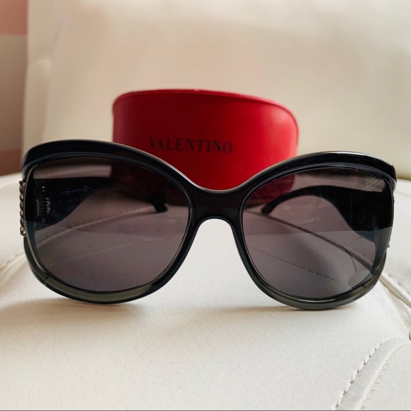 Authentic Valentino Sunglasses - Great Condition - Picture 3 of 7